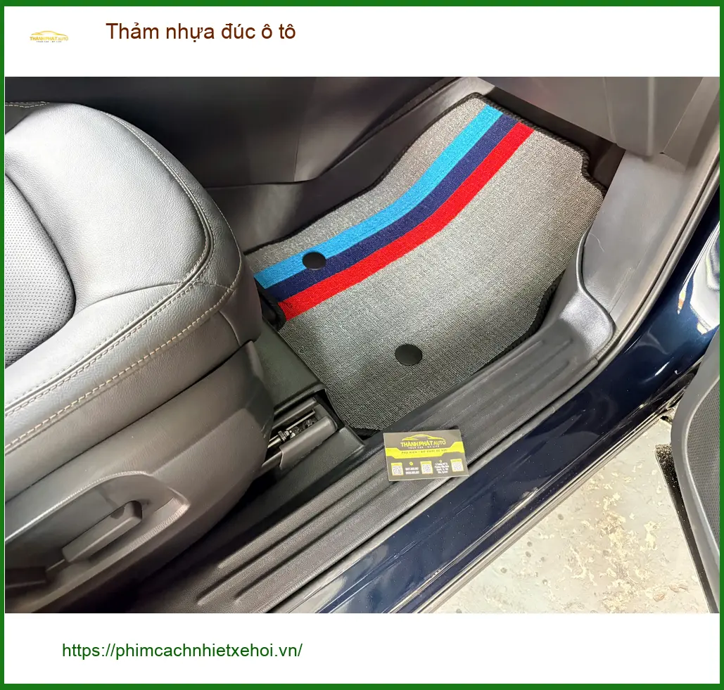 Anh Minh lắp thảm nhựa đúc ô tô cho Hyundai Accent tại Quận 11 để giữ xe luôn sạch sẽ