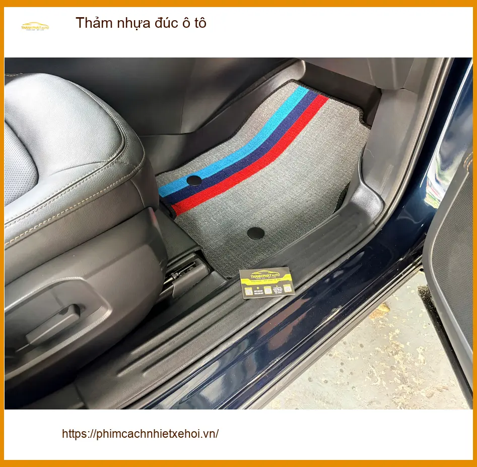 Anh Minh lắp thảm nhựa đúc ô tô cho Hyundai Accent tại Quận 11 để giữ xe luôn sạch sẽ ảnh thực tế 3