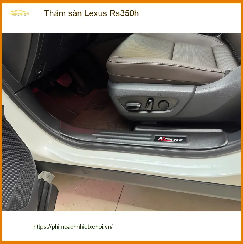 Chị Loan thay thảm sàn Lexus RS350h tại Quận 11 để nội thất luôn sạch đẹp ảnh thực tế 2