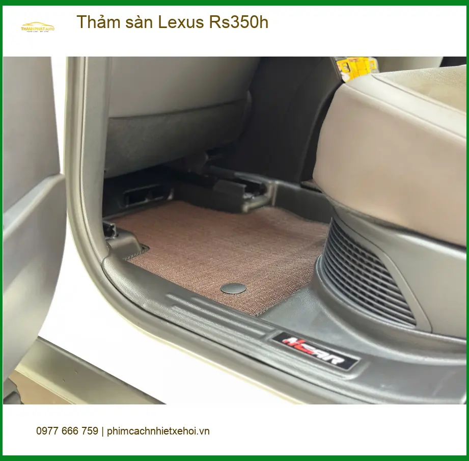 Chị Thảo thay thảm sàn Lexus Rs350h ở Gò Vấp sau thời gian dài sử dụng. ảnh thực tế 3