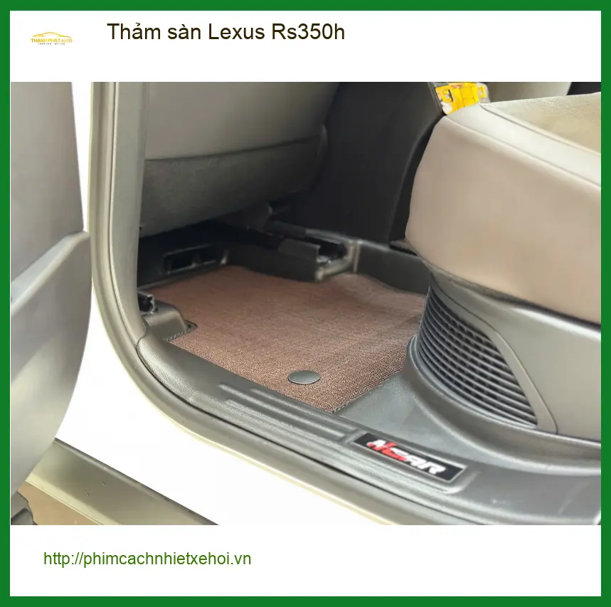 Chị Thanh Trúc lắp thảm sàn Lexus Rs350h tại Quận 12 để nội thất luôn sạch sẽ