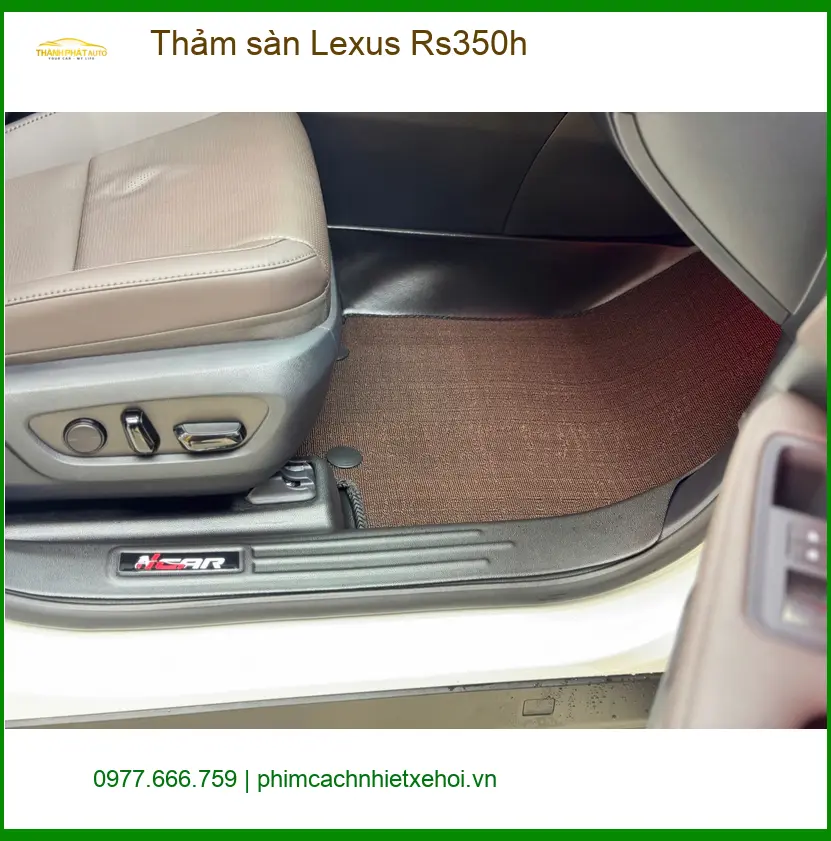 Chú Quang lắp thảm sàn Lexus Rs350h tại Củ Chi để nội thất xe luôn sạch đẹp