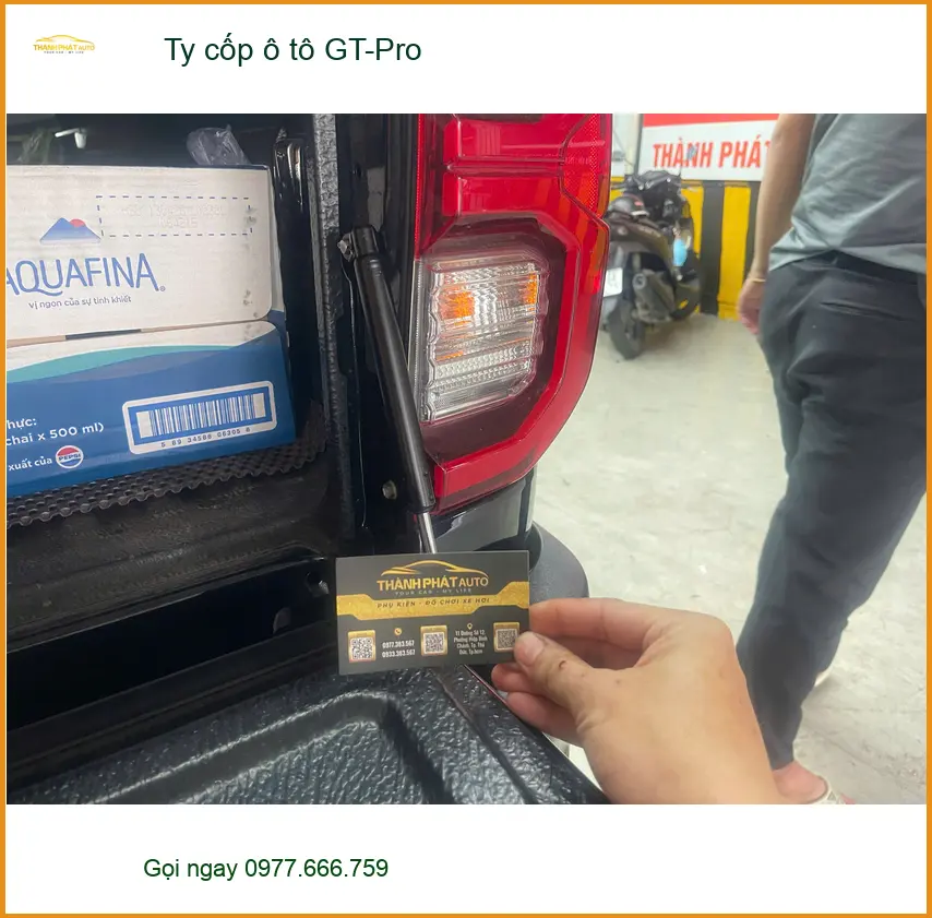 Chị Thanh lắp Ty cốp ô tô GT-Pro cho Hyundai Accent tại Quận 2 để nâng cấp tiện ích