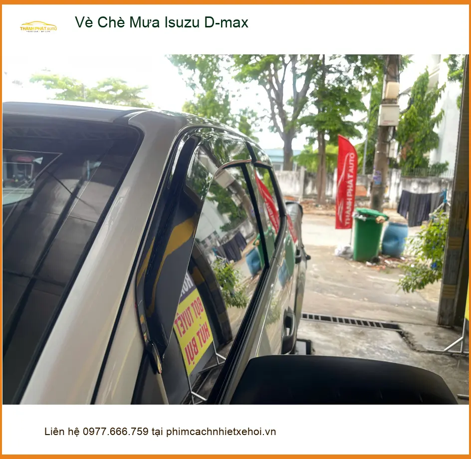 Bác Cường lắp vè che mưa Isuzu D-max tại Quận Tân Phú tránh hắt nước mưa ảnh thực tế 2