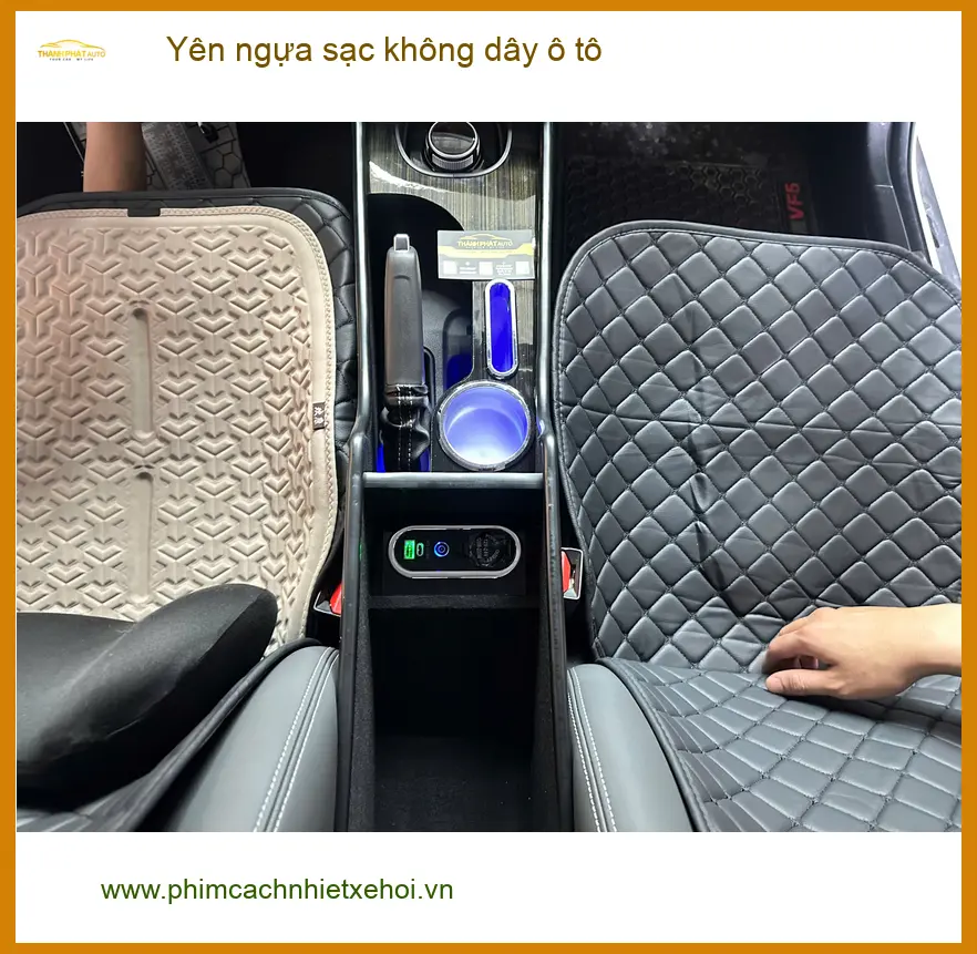 Anh Minh lắp yên ngựa sạc không dây ô tô cho Vios tại Quận 6. ảnh thực tế 2