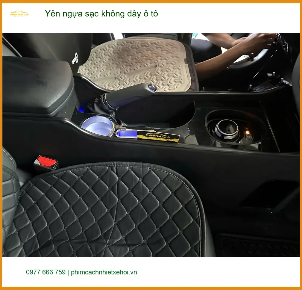 Anh Minh lắp yên ngựa sạc không dây ô tô cho Vios tại Quận 6. ảnh thực tế 4