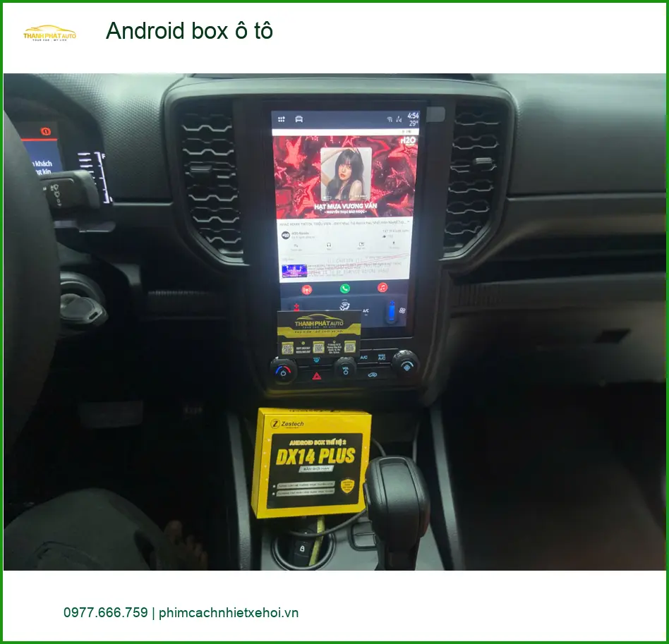 Chú Thanh lắp Android box ô tô cho Kia Sorento tại Quận 3 để xem YouTube và dẫn đường