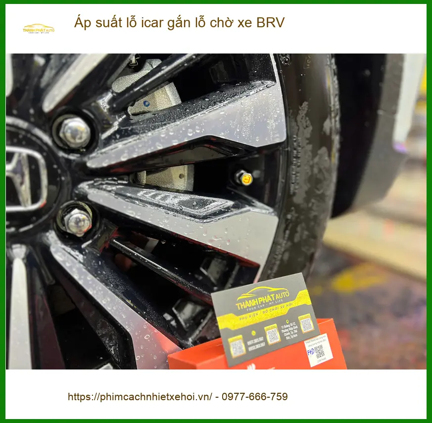Cô Bích lắp Áp suất lốp iCar gắn lỗ chờ xe BRV tại Quận 12 để an tâm lái xe ảnh thực tế 5