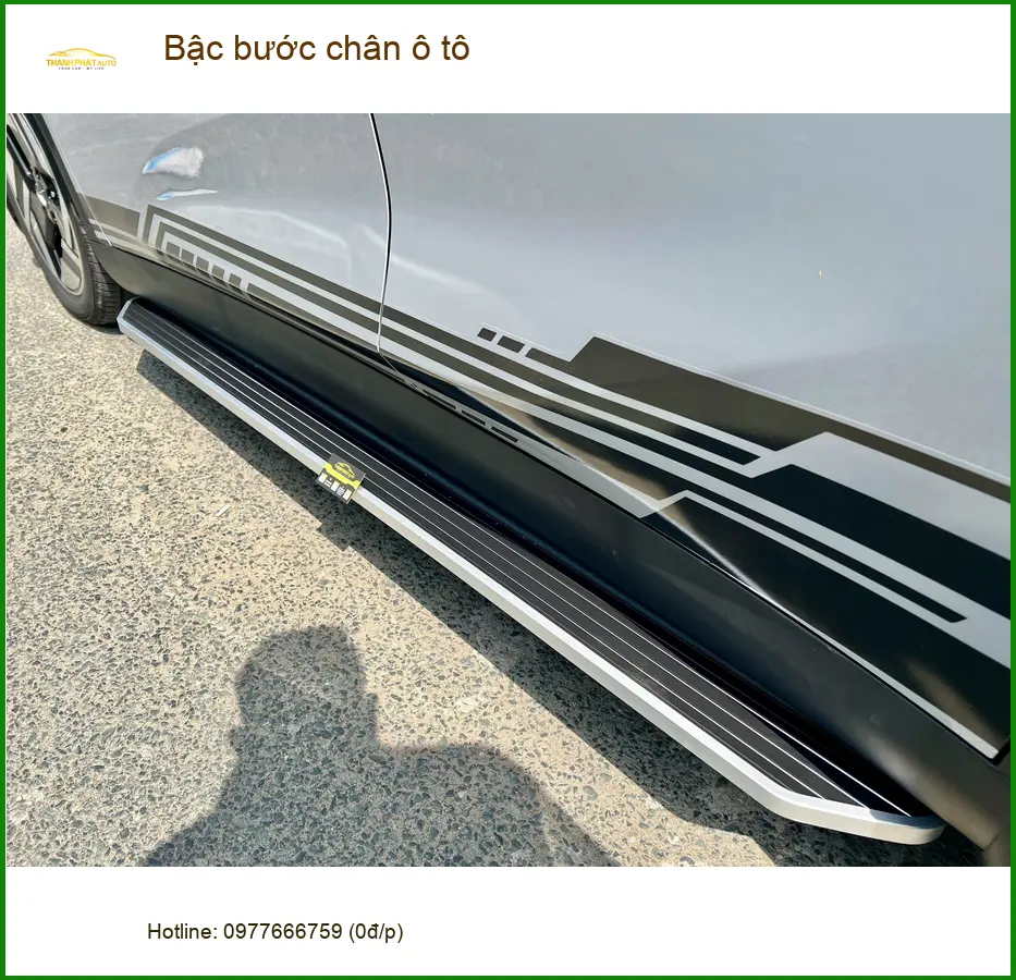 Anh Khôi lắp bậc bước chân ô tô Ford Everest để lên xuống xe tiện hơn tại Quận 12