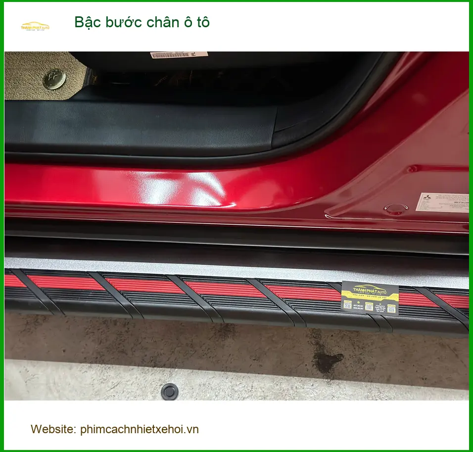 Anh Khải lắp bậc bước chân ô tô chính hãng cho Kia Sorento tại Quận 1