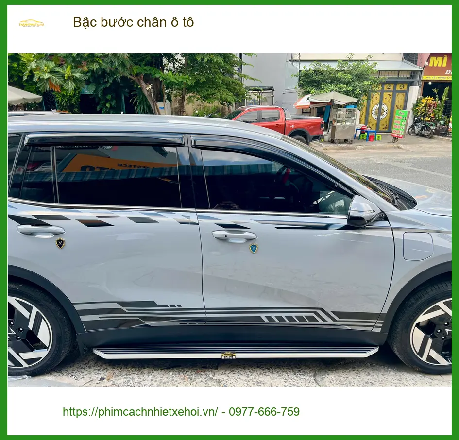Cô Hà lắp bậc bước chân ô tô Hyundai SantaFe để lên xuống xe tiện lợi hơn tại Quận 9 ảnh thực tế 3