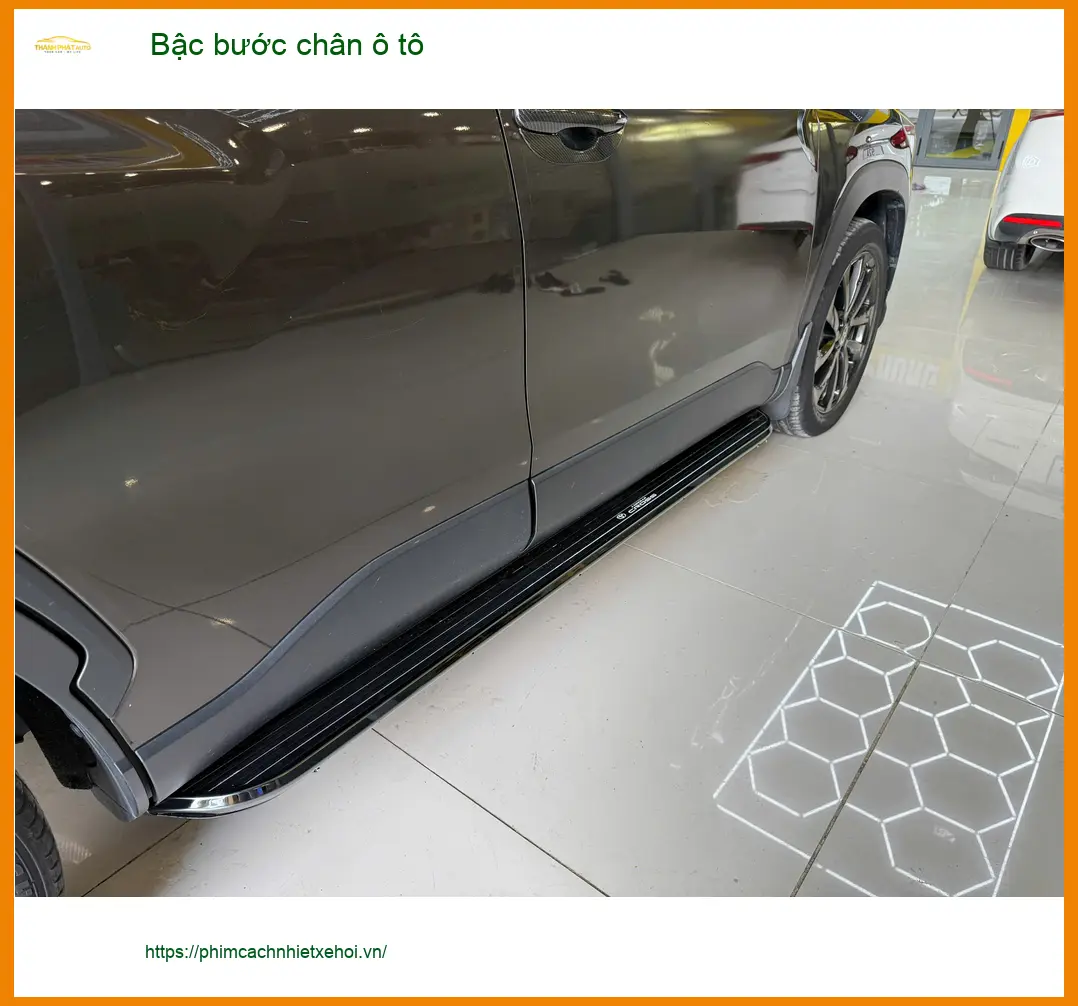 Chị Thảo lắp bậc bước chân ô tô Hyundai Santa Fe tại Quận 5 tiện lên xuống