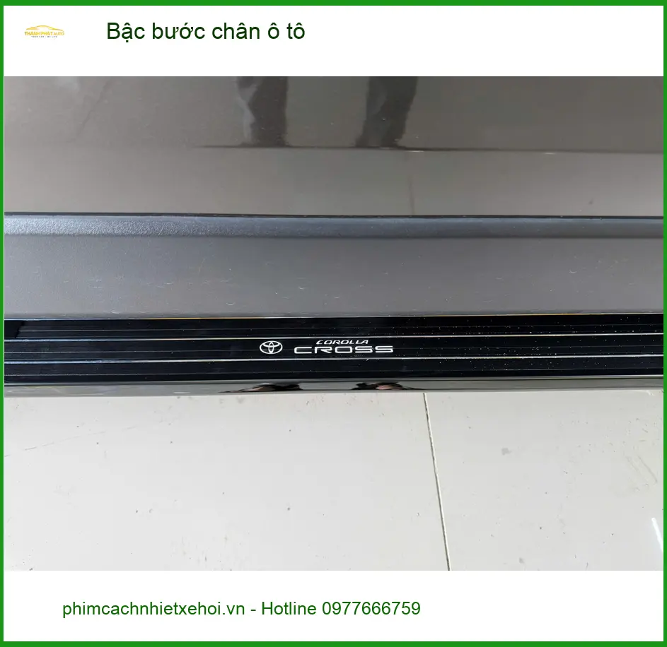 Chị Thảo lắp bậc bước chân ô tô Hyundai Santa Fe tại Quận 5 tiện lên xuống ảnh thực tế 3