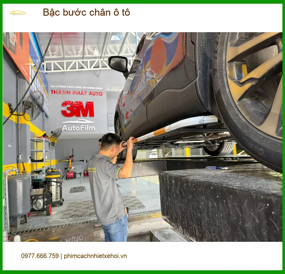 Chị Thảo lắp bậc bước chân ô tô Hyundai Santa Fe tại Quận 5 tiện lên xuống ảnh thực tế 4