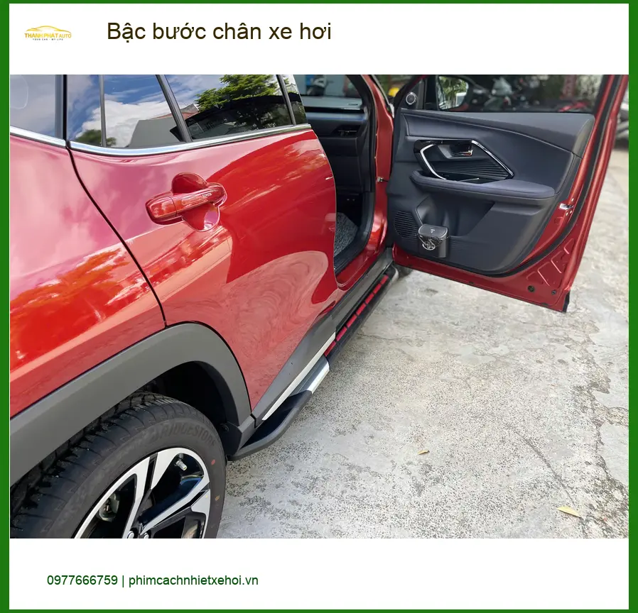 Anh Tuấn Kiệt lắp bậc bước chân Hyundai Santa Fe tại Quận 7 để dễ dàng lên xuống ảnh thực tế 2