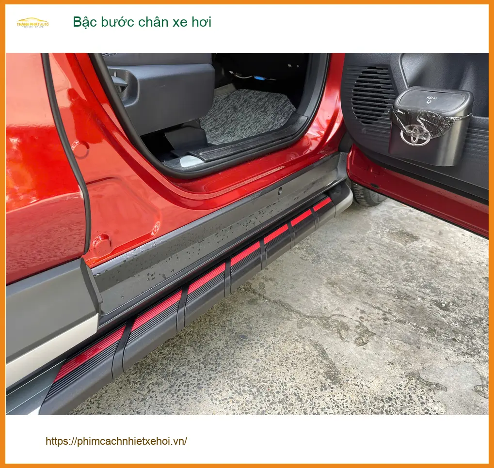Anh Tuấn Kiệt lắp bậc bước chân Hyundai Santa Fe tại Quận 7 để dễ dàng lên xuống ảnh thực tế 4
