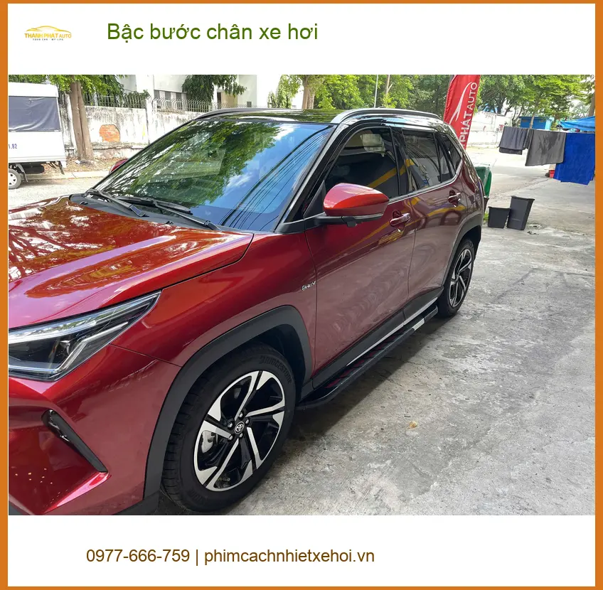 Anh Tuấn Kiệt lắp bậc bước chân Hyundai Santa Fe tại Quận 7 để dễ dàng lên xuống ảnh thực tế 5