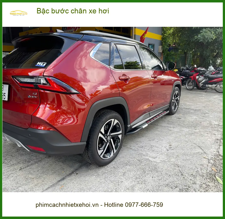Anh Phúc lắp bậc bước chân Kia Seltos tại Quận Tân Phú giúp mẹ đi lại