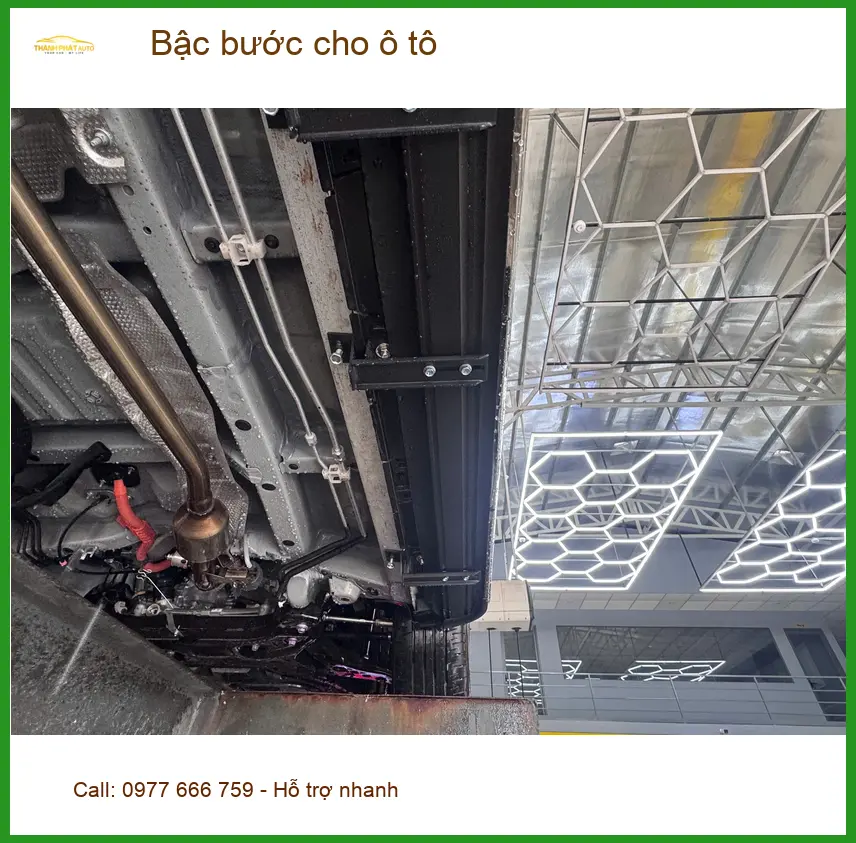 Cô Thùy lắp bậc bước ô tô Honda CRV tại Quận 12 để gia đình dễ dàng lên xuống hơn