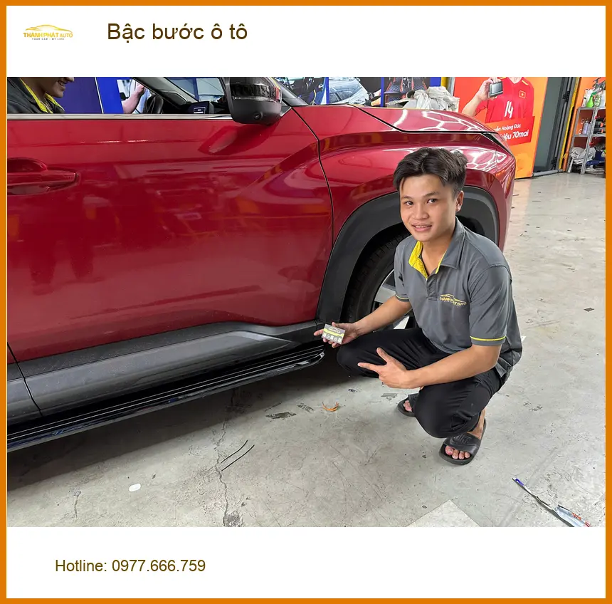 Anh Khôi lắp bậc bước ô tô Hyundai Accent ở Quận Thủ Đức để người nhà dễ lên xuống ảnh thực tế 3