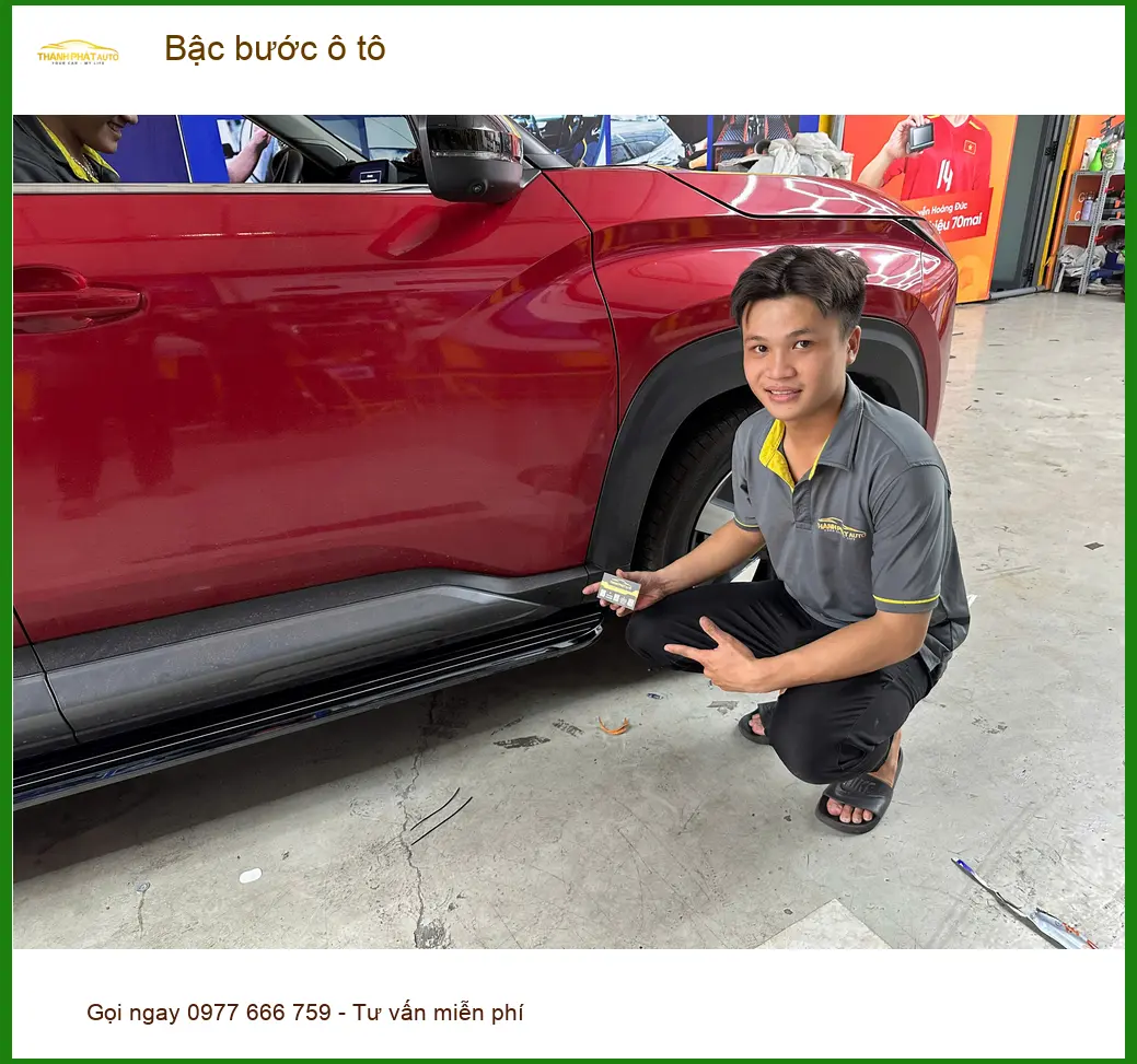 Anh Tấn lắp bậc bước ô tô Hyundai Santa Fe tại Quận 12 cho gia đình