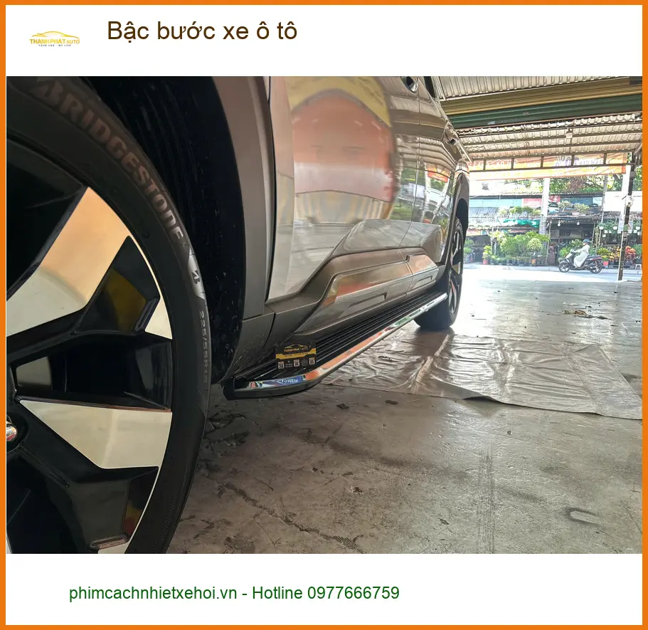 Chị Thảo lắp bậc bước xe ô tô Mazda CX-5 tại Bình Chánh cho người lớn tuổi ảnh thực tế 3