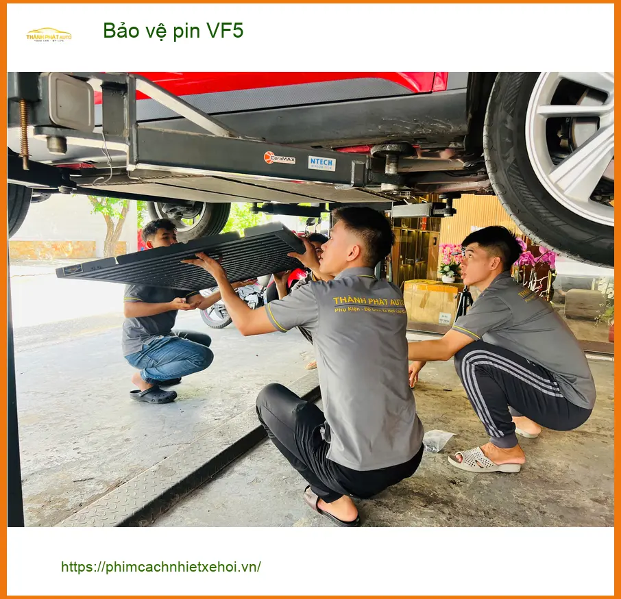 Chị Bích lắp bảo vệ pin VF5 tại Quận 4 vì lo ngại pin xe nhanh chai ảnh thực tế 3