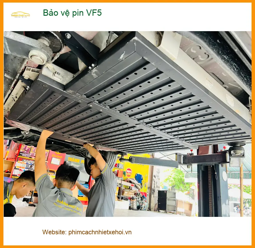 Chị Bích lắp bảo vệ pin VF5 tại Quận 4 vì lo ngại pin xe nhanh chai ảnh thực tế 5