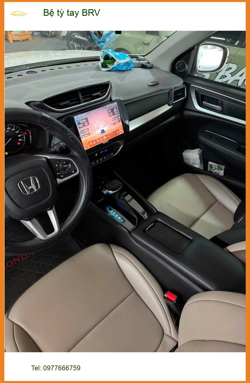 Anh Khánh lắp Bệ tỳ tay BRV cho Honda BR-V tại Quận 1 để lái xe thoải mái hơn