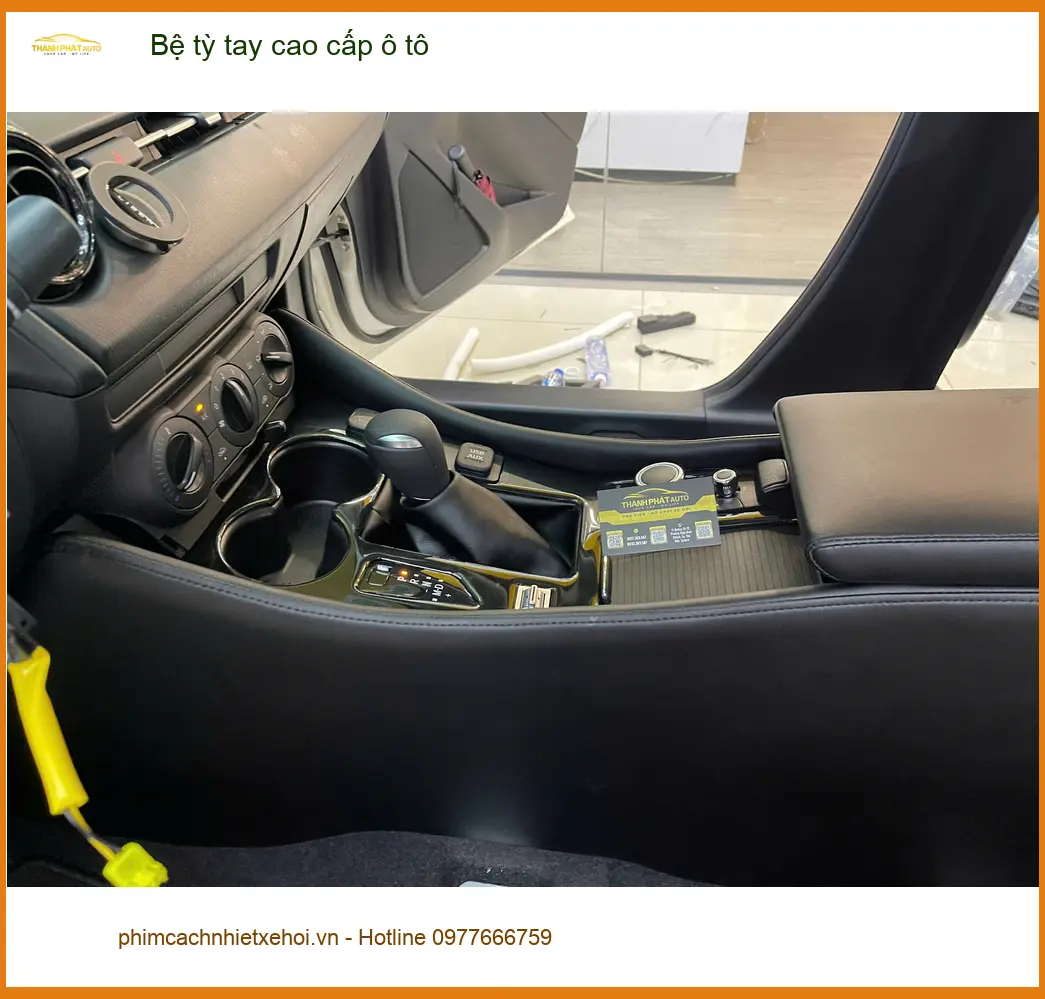 Anh Trọng lắp bệ tỳ tay cao cấp ô tô Honda CRV tại Quận 9 nâng tầm không gian lái