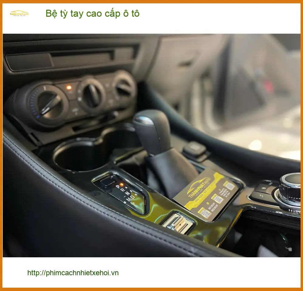 Anh Khang nâng cấp bệ tỳ tay cao cấp Hyundai Accent ở Quận 12