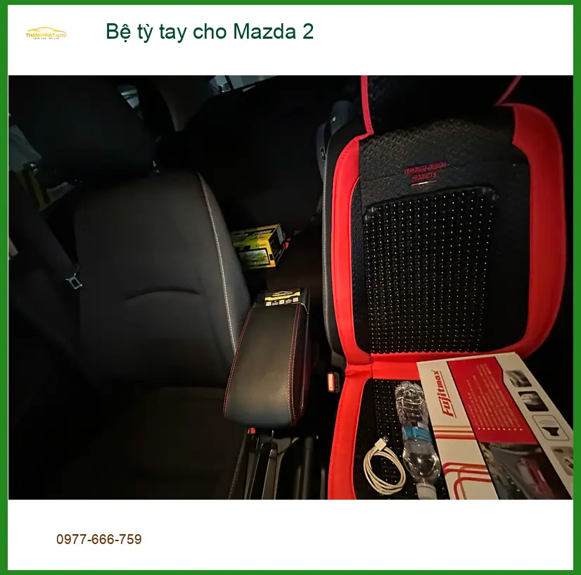 Chị Minh Thư lắp bệ tỳ tay cho Mazda 2 vì muốn xe tiện nghi hơn khi lái xe tại Cần Giờ