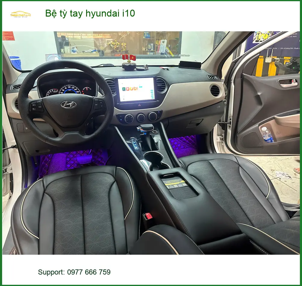 Chị Thảo lắp bệ tỳ tay Hyundai i10 tại Quận 2 để tiện lợi lái xe đường dài ảnh thực tế 2