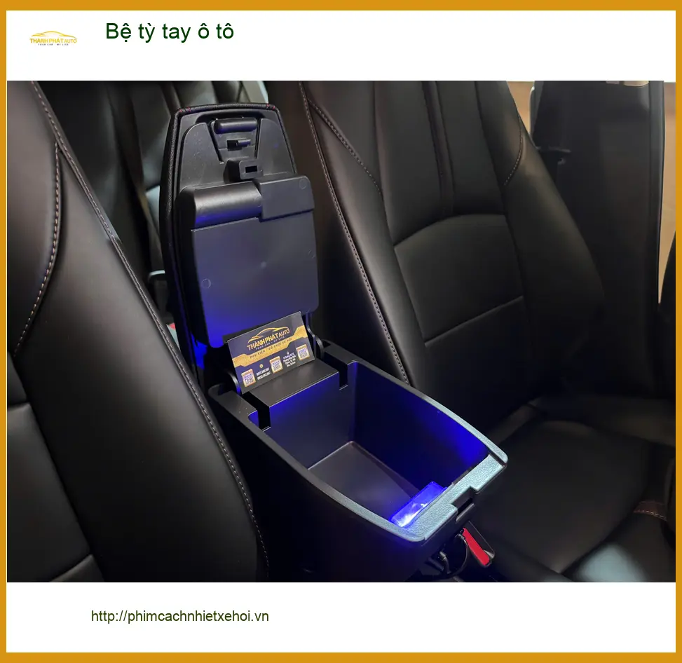 Anh Minh lắp bệ tỳ tay ô tô chính hãng cho Hyundai Accent tại Quận 3