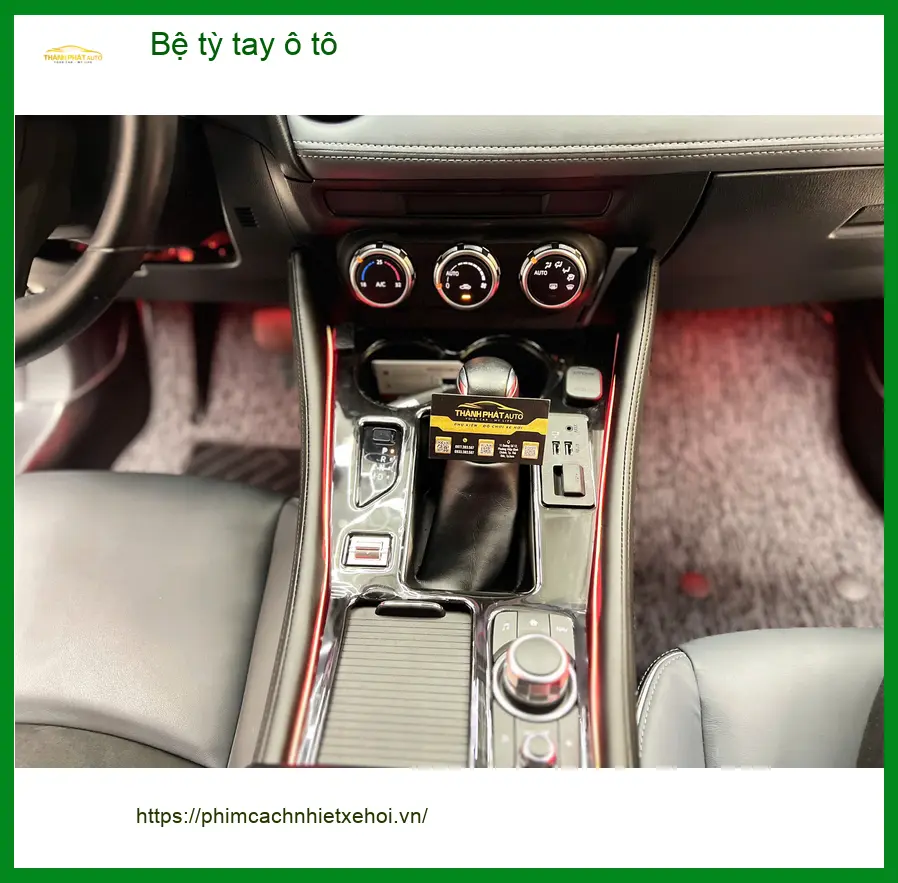 Chú Minh lắp bệ tỳ tay ô tô cho Mazda CX-5 tại Quận Tân Bình đỡ mỏi tay ảnh thực tế 2