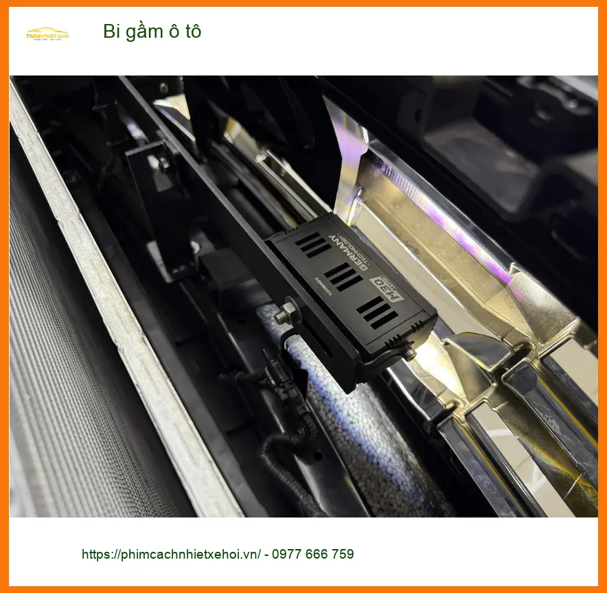 Chị Thư nâng cấp bi gầm ô tô cho Hyundai Santa Fe tại Quận 5 vì hay đi đường tối, sương mù. ảnh thực tế 3