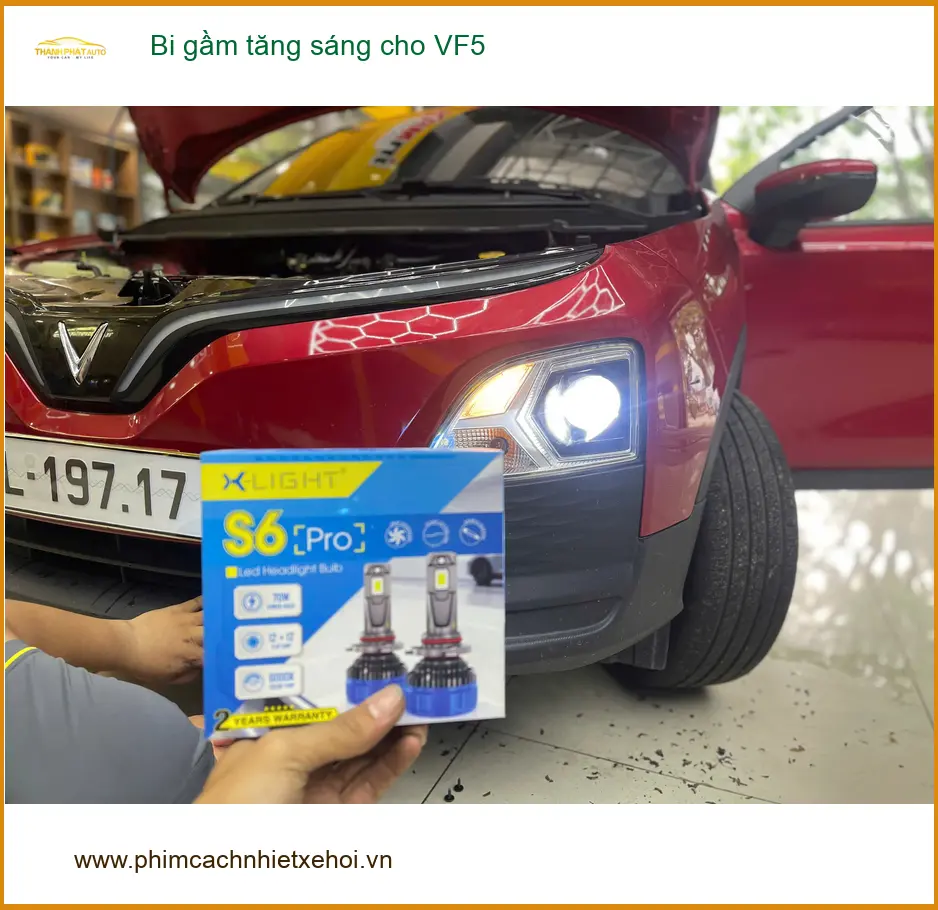 Anh Kiệt độ bi gầm tăng sáng cho VinFast VF5 tại Quận 10 vì đèn zin quá yếu khi đi đêm
