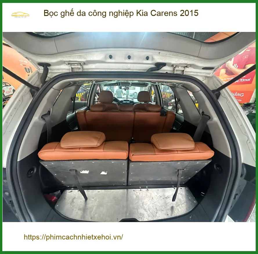 Anh Quang bọc ghế da công nghiệp Kia Carens 2015 tại Quận 2 để xe sang trọng hơn ảnh thực tế 4