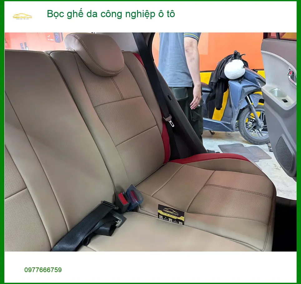Chị Mai Hương bọc ghế da công nghiệp Hyundai Accent tại Quận 8 để nội thất xe mới đẹp