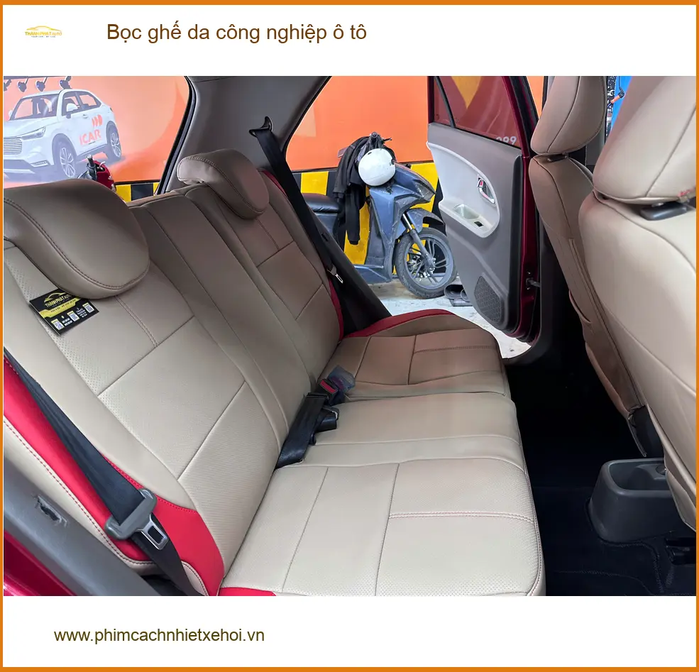 Chị Bích bọc ghế da công nghiệp ô tô Ford Everest tại Cần Giờ để đổi mới nội thất ảnh thực tế 2