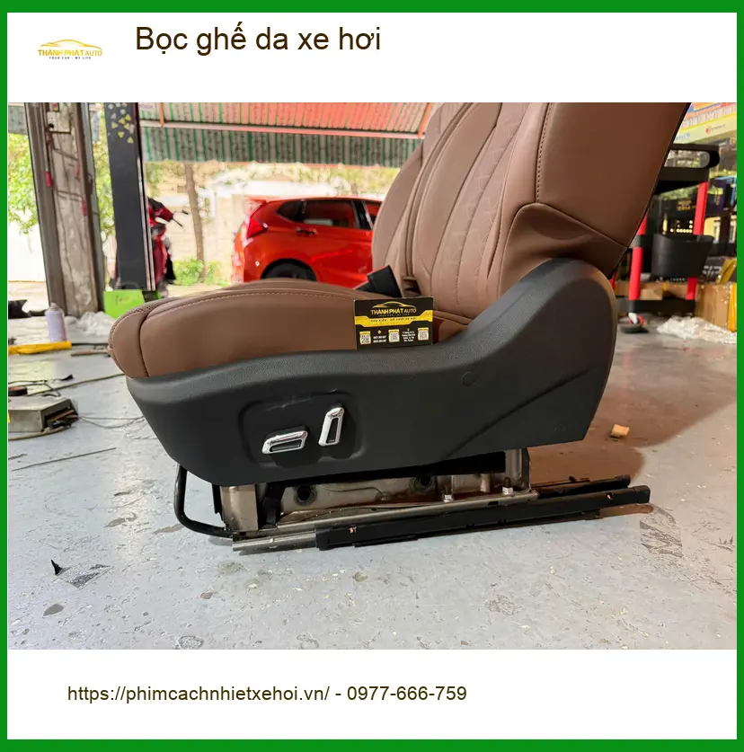Anh Duy bọc ghế da Hyundai Accent tại Quận 3 để nâng cấp nội thất. ảnh thực tế 4