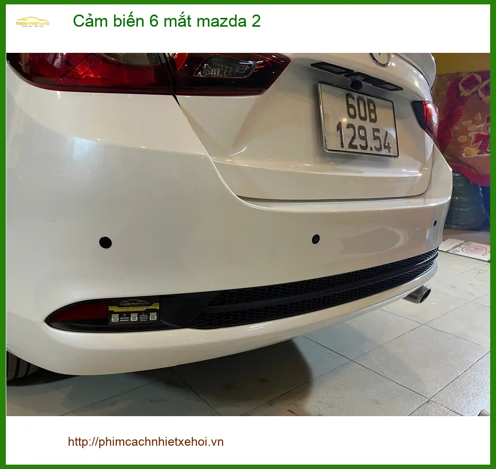 Chị Mai Hương lắp cảm biến 6 mắt Mazda 2 Quận Bình Thạnh để lùi xe an toàn hơn