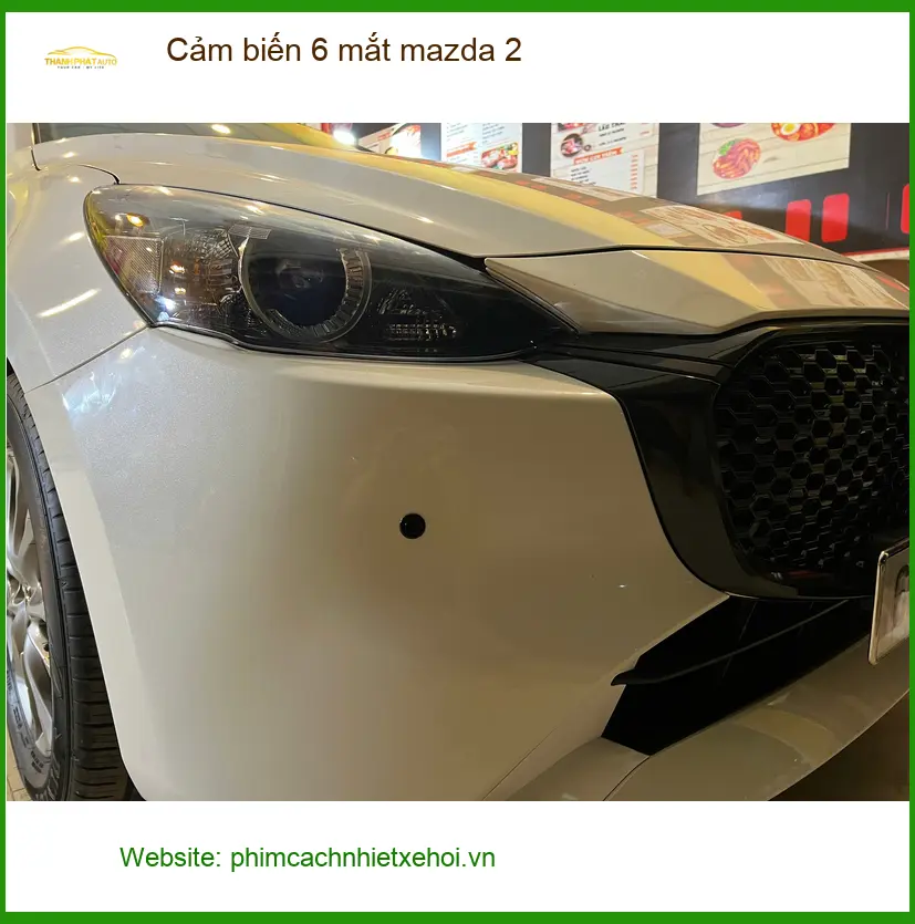 Chú Tùng lắp cảm biến 6 mắt Mazda 2 để yên tâm khi đậu xe tại Quận 1