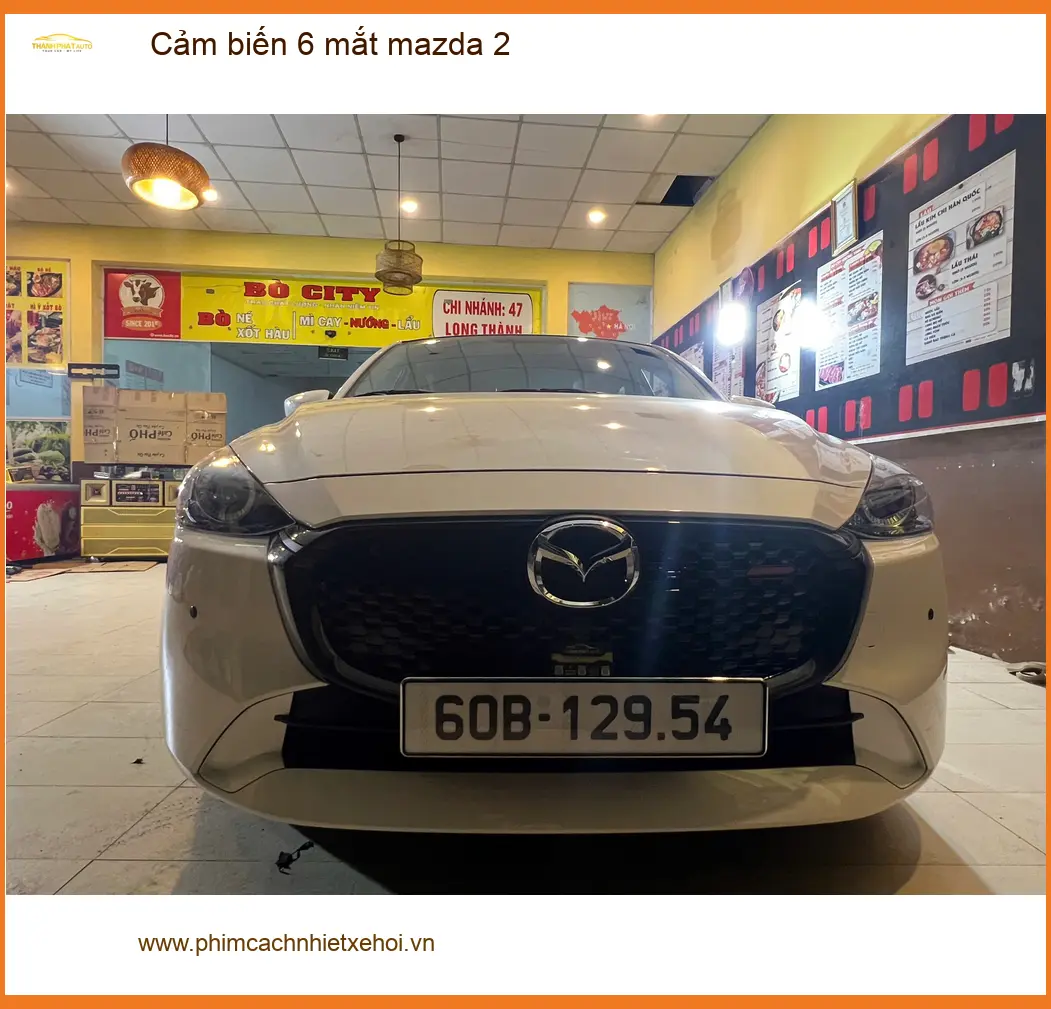 Anh Minh lắp cảm biến 6 mắt Mazda 2 ở Quận 6 tránh va chạm