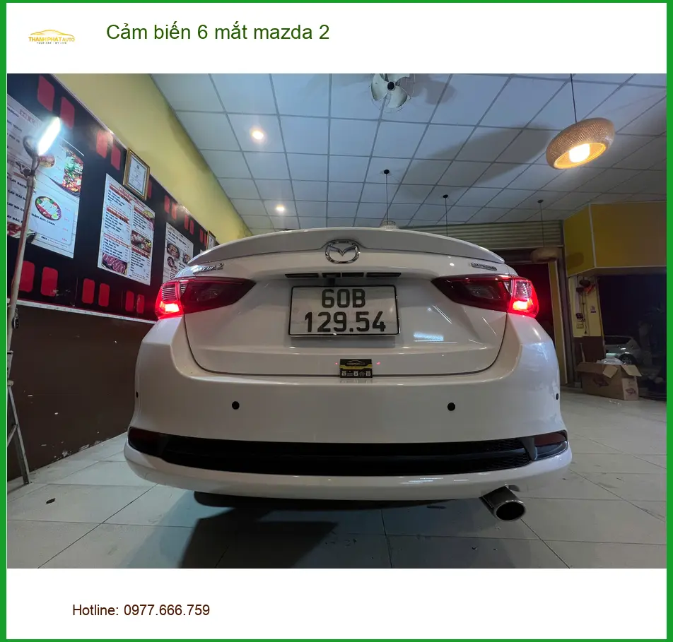 Chú Tùng lắp cảm biến 6 mắt Mazda 2 để yên tâm khi đậu xe tại Quận 1 ảnh thực tế 2