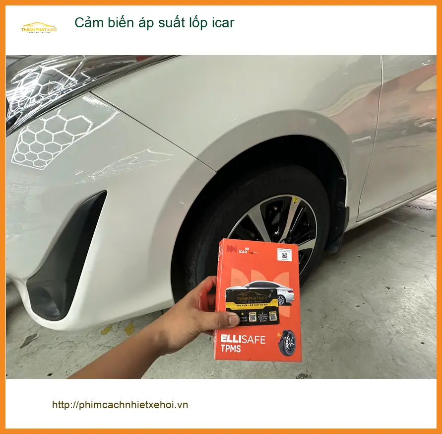 Chị Thảo lắp Cảm biến áp suất lốp Icar cho Hyundai Santa Fe tại Quận 5 ảnh thực tế 2