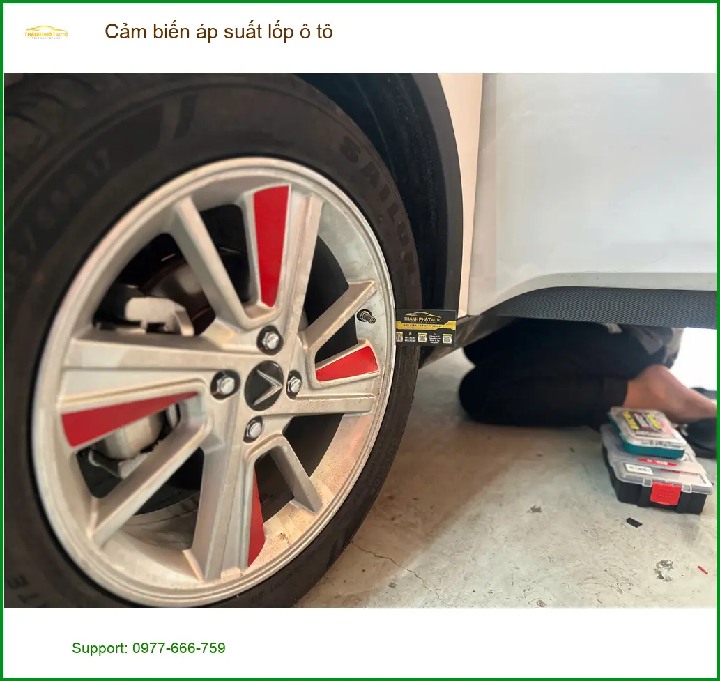 Anh Quân lắp cảm biến áp suất lốp cho Kia K3 tại Quận 4 để lái xe an toàn hơn ảnh thực tế 2