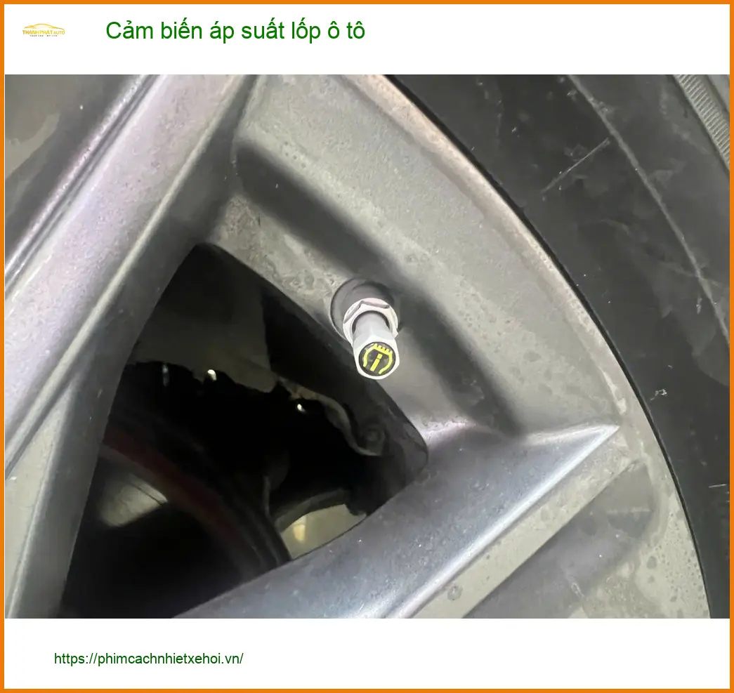 Cô Tuyết Mai lắp cảm biến áp suất lốp Honda CR-V tại Quận 2. ảnh thực tế 5