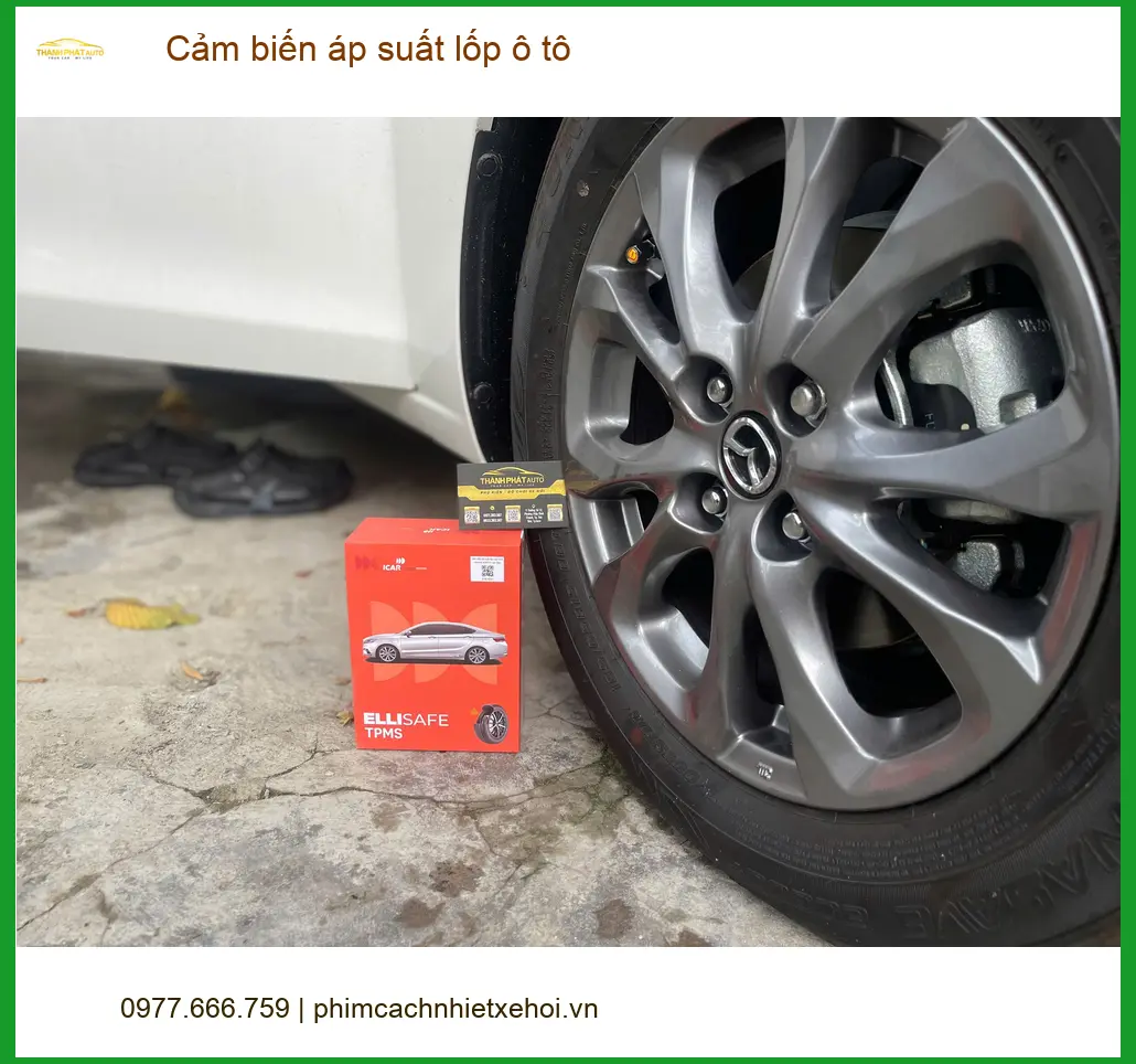 Anh Khang lắp cảm biến áp suất lốp Hyundai Santa Fe tại Quận Bình Tân ảnh thực tế 2
