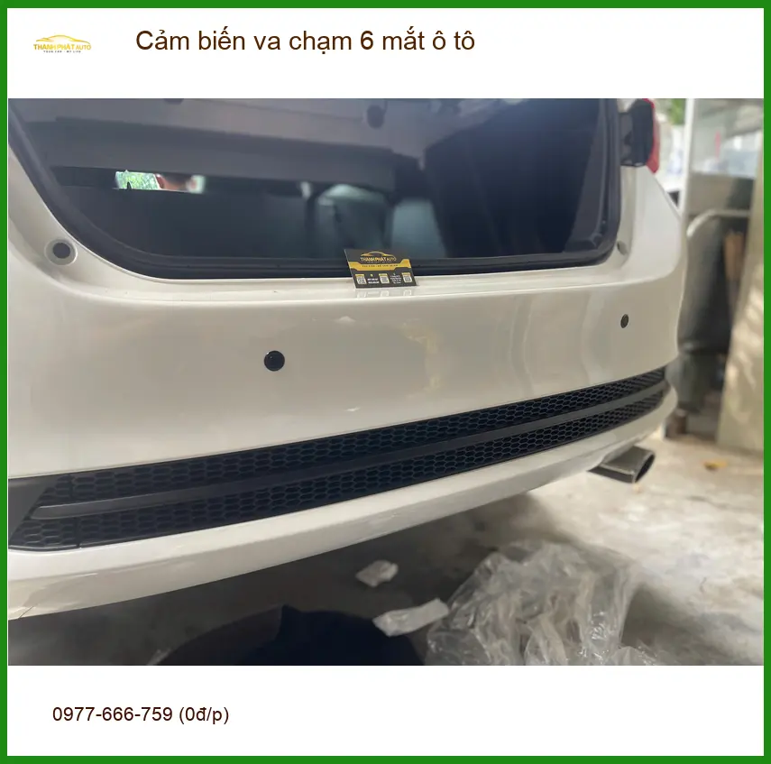 Anh Khang lắp cảm biến va chạm 6 mắt ô tô cho Hyundai Accent tại Quận 3 để lùi xe an toàn hơn